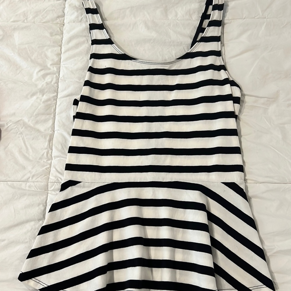 Express tank top with zipper in the back